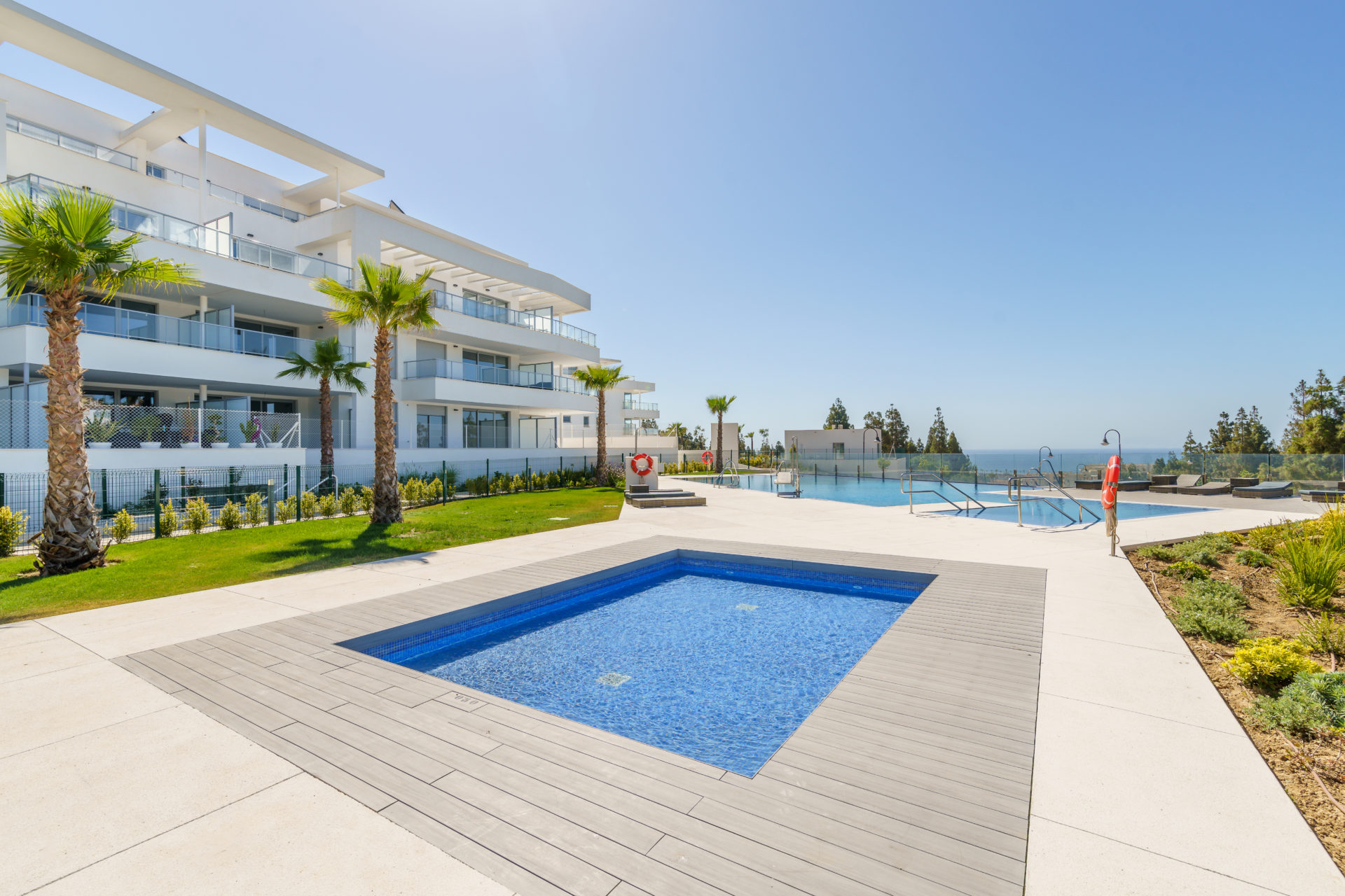 Térmica Beach pool and amenities — Málaga & East, Costa del Sol, Spain